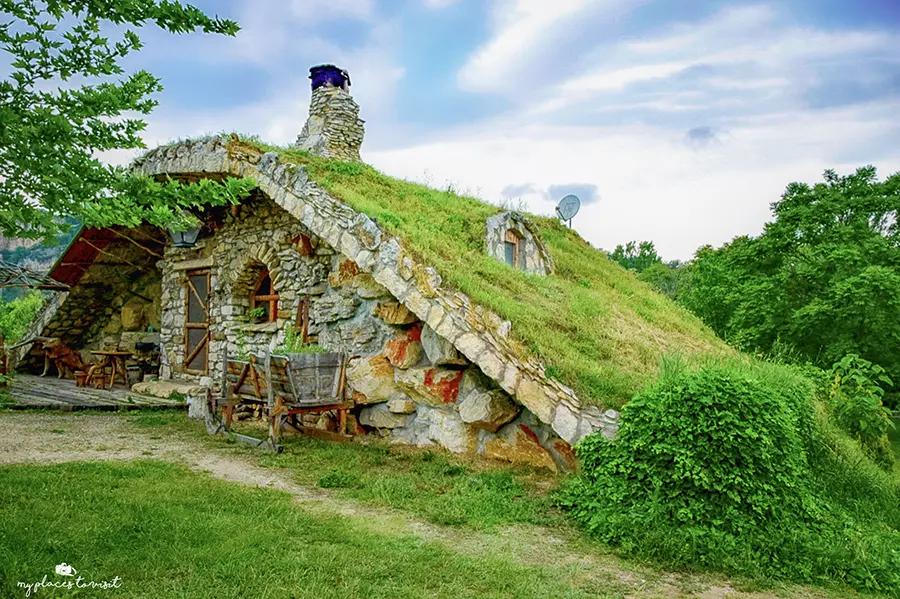 Каменните къщи край Карлуково