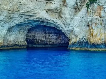 Сините пещери на Паксос